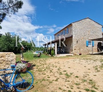 Istra - Lovreč, PRILIKA kamena kuća sa okućnicom 7000 m2 - cover