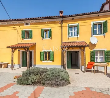 Istra, Marčana- adaptirana kuća u nizu s dvorištem - cover