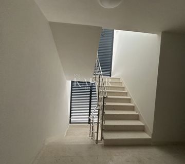 Zadar, Diklo, stan 78.54 m2, krovna terasa, 50 m od mora - cover