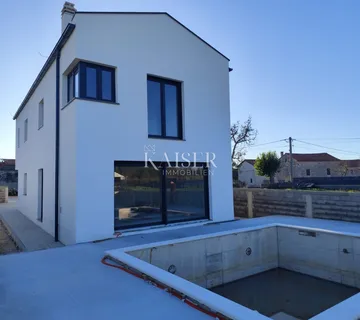 Istra, Svetvinčenat- samostojeća kuća s bazenom - cover