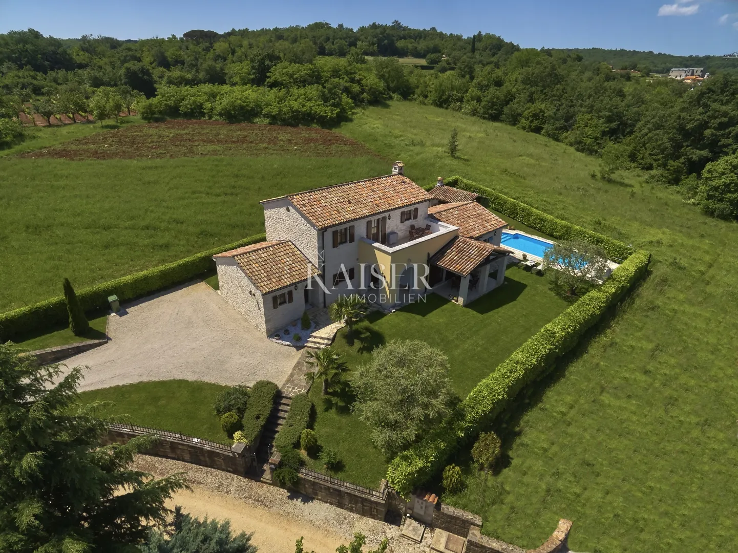 Istra, Karojba - šarmantna vila u srcu Istre, 212m2, 4 spavaće sobe - cover