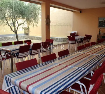 Otok Krk, Vrbnik, kuća sa 6 apartmana - cover