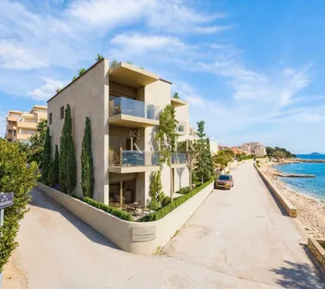 Pag, Kolan, stan 82 m2, prvi red do mora - cover