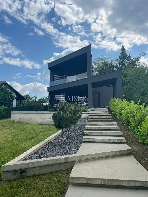 Zagreb - moderna kuća s prekrasnim pogledom na Zagreb - cover