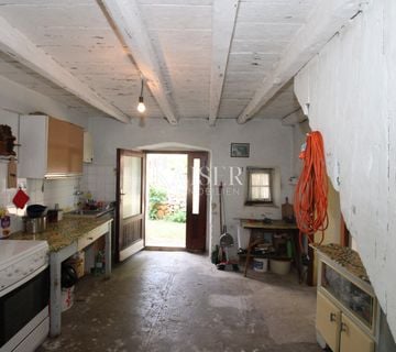 Istra, Pula- Autentična kamena kuća 70m2 s potencijalom i velikom okućnicom - cover