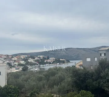 Trogir, Seget V - stan 70 m2 za adaptaciju, 100 m od mora - cover