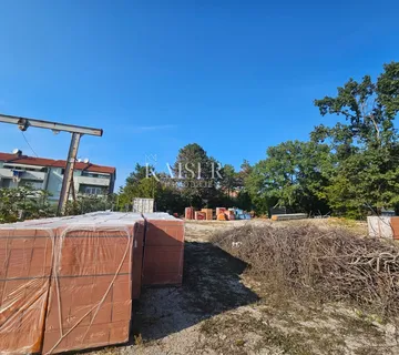 Malinska - građevinsko zemljište 2.555m2 sa projektom - Malinska, Malinska-Dubašnica