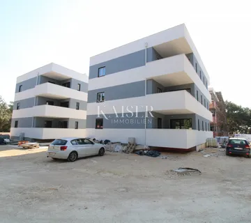 Zadar, Pakoštane: Stan s terasom u borovoj šumi ,100m od mora