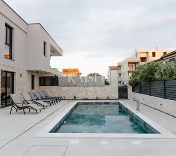 Otok Pag - novoizgrađena kuća 300 m od mora