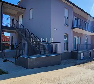 Novi Labin - kuća s poslovnim prostorom, 310 m2