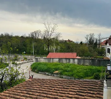 Matulji, Rukavac - kuća s dvije stambene jedinice na prostranoj okućnici - Kućeli, Matulji