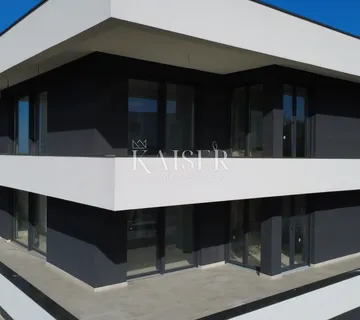 Istra, Medulin- moderan trosoban stan 136m2 s garažom