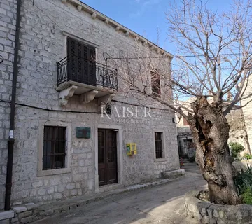 Otok Cres-Lošinj, Osor, troetažni stan 148 m2 - cover