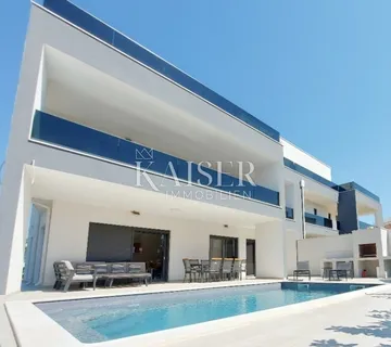 Istra - Poreč, moderna vila sa teretanom, jacuzzijem i saunom blizu mora - cover