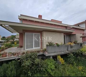 Zadar- Ekskluzivna obiteljska kuća s vrtom - cover