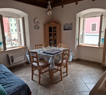 Otok Lošinj, Veli Lošinj, dvosobni stan+DB u strogom centru - cover