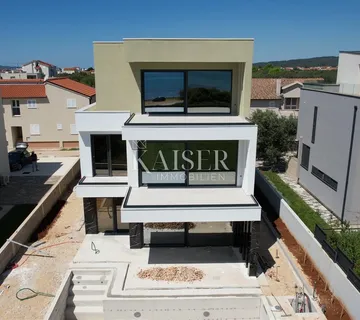 Sukošan, Zadar - Arhitektonsko remek-djelo s liftom i bazenom, 50 m od plaže