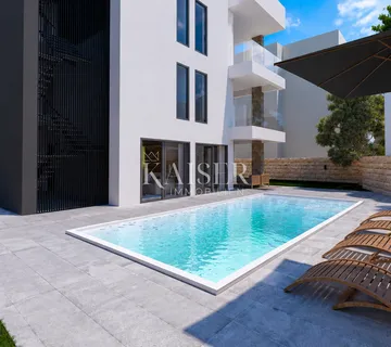 PETRČANE – stan s vrtom i bazenom, 30 m od mora - Petrčane, Zadar