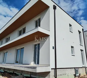 Istra, Umag, stan s pogledom na more i krovnom terasom
