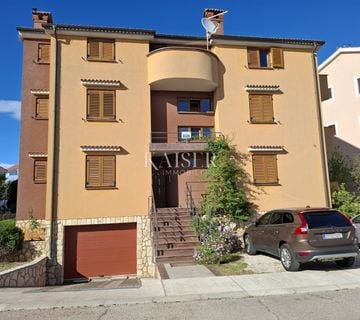 Otok Cres, Cres, kuća sa više apartmana - cover