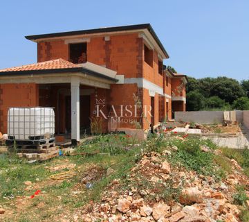 Istra, Pula- dvojna kuća 170m2 s bazenom u rohbau - cover