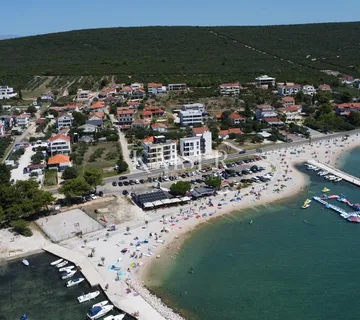 Zadar, Sukošan stan s privatnim vrtom i bazenom - cover