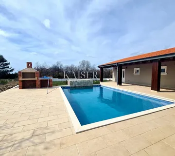 Istra - Svetvinčenat - kuća s bazenom, 248 m2 - cover