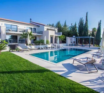 Poreč - prekrasna vila blizu mora - cover