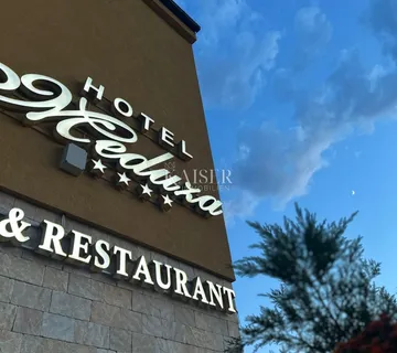Luksuzni A+ hotel novogradnja s restoranom, na top lokaciji uz more, Senj
