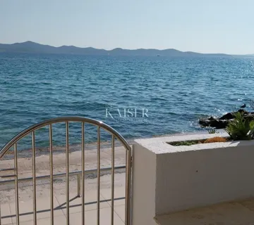 Zadar - Diklo : kuća prvi red uz more - cover