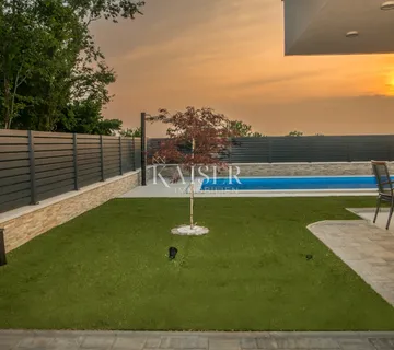 Umag, Istra, prekrasna dvojna vila sa bazenom i pogledom na more - cover