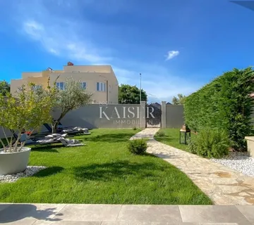 Novigrad, Istra, mediteranska oaza sa okućnicom i privatnim bazenom