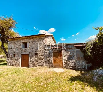 Buzet, Roč - Kamena starina s okućnicom - cover