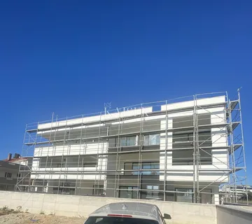 Zadar, Privlaka- Stan s privatnim vrtom,40m od plaže