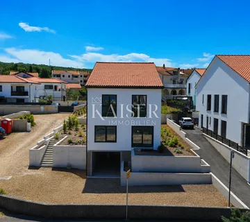 Otok Krk, Malinska - Duplex kuća sa garažom i pogledom na more - Bogovići, Malinska-Dubašnica