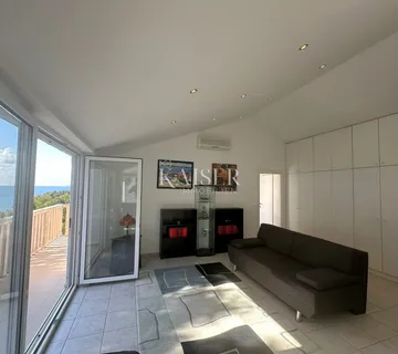 Baška Voda - penthouse 85m2, prvi red do mora, top lokacija