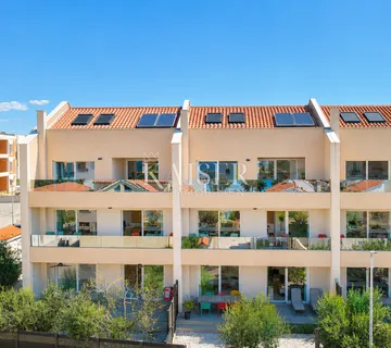 Istra, Medulin- Ekskluzivna kuća 200m2 120 m od plaže