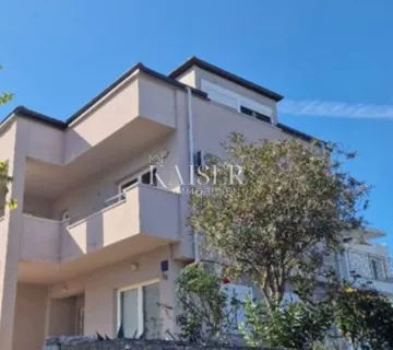 Šparadići, Šibenik - Apartmanska kuća s 5 jedinica, 200m od mora