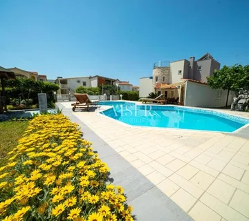 Zadar, Vir - Prekrasna prostrana kuća 50 m od plaže