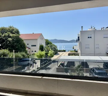 Zadar-Sukošan: Trosoban stan 50 m od mora s pogledom i terasom