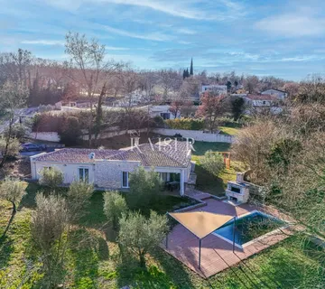 Istra, okolica Labina -  vila s bazenom i okućnicom 4.260 m² - cover