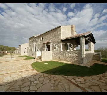 Istra, Motovun- okolica, kamena kuća