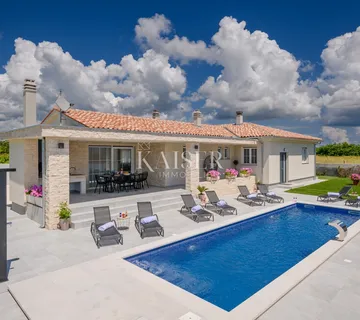 Istra, Loborika- moderna prizemnica 150m2 s bazenom - cover