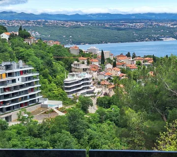 Opatija, centar, novogradnja, luksuzan stan na 2 katu s terasama i pogledom na more
