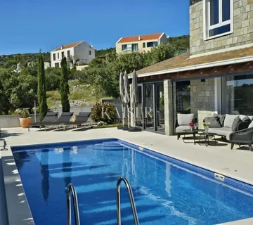 Rogoznica - Kamena elegancija s bazenom i panoramskim potencijalom - cover