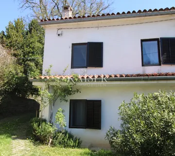 Istra - Buzet, kuća sa imanjem na 20000 m2
