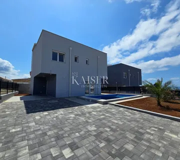 Otok Vir – moderno projektirana kuća s bazenom i panoramskim pogledom na more - cover