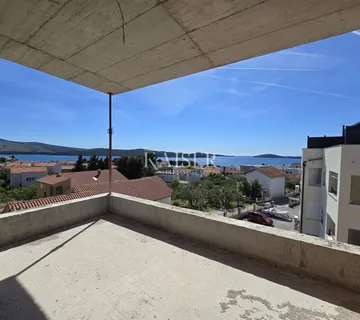 Žaborić, Šibenik -Elitni Penthouse s panoramskim pogledom i 50m2 vrtom