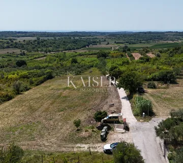 Istra, Buje - građevinsko zemljište, 1.032m2, top lokacija - cover