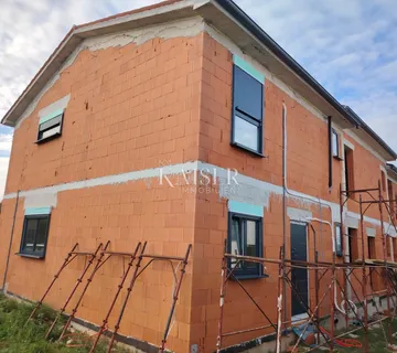 Istra, Ližnjan, kuća - sa stanom na dvije etaže 113m2 - Medulin